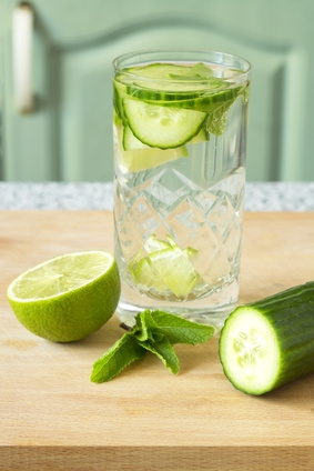 cucumber water with lime